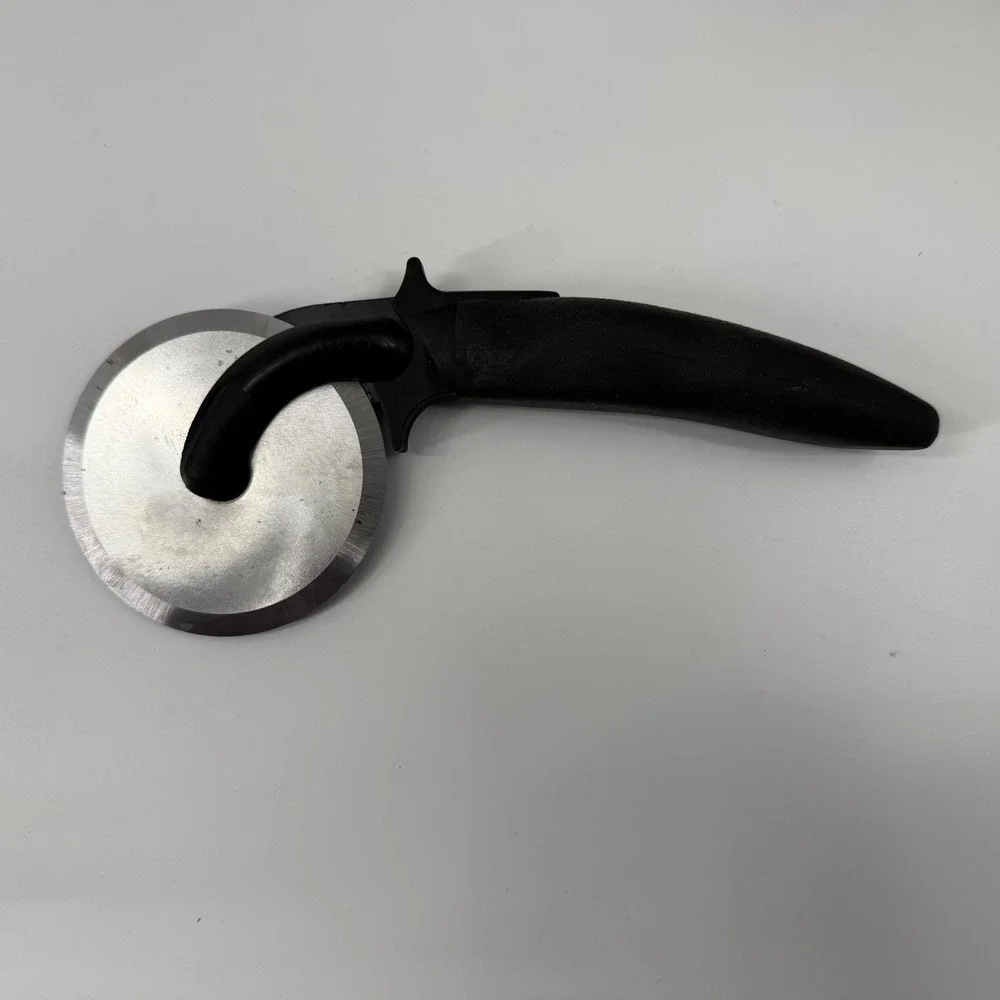 Cutco Pizza Cutter 77 Black Ergonomic Handle Stainless Steel Blade Slicer